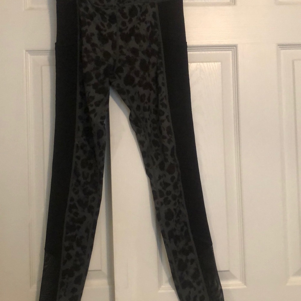 Leopard print leggings